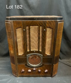 1935 RCA T8-14 Tube Tombstone Radio