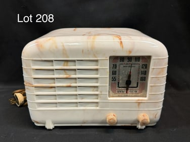 Vintage General Electric KM-14 Beetle Tube Radio