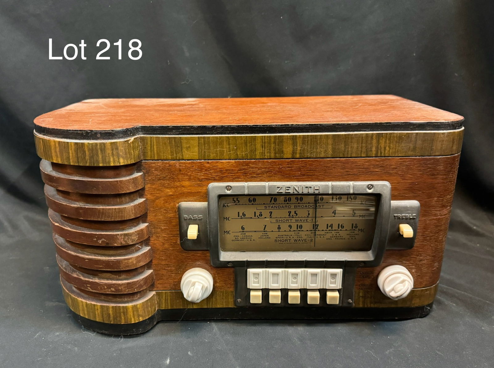 1940 Zenith 7-S-432 Tube Table Radio (1 of 9)