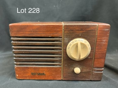 1939 RCA 9TX-3 'Little Nipper' Tube Table Radio