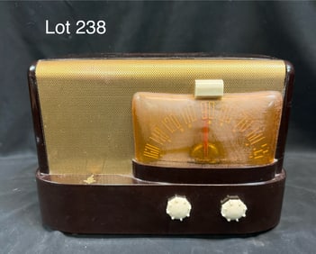 1946 Emerson 511 'Moderne' Tube Table Radio