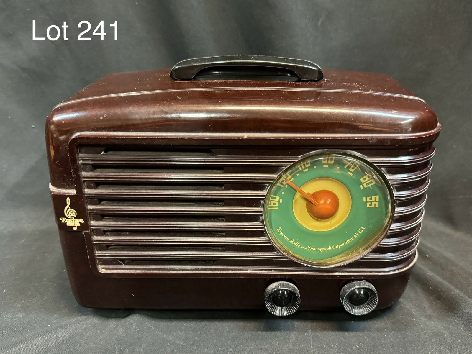 1950 Emerson 642 Tube Table Radio (1 of 7)