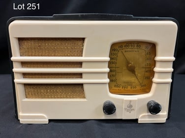 1937 Emerson AC149 Bakelite Tube Radio