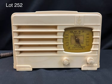 1930s Emerson BJ-200 Tube Radio