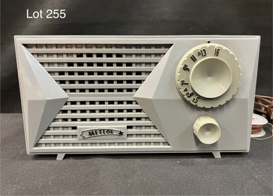 1957 Silvertone "Meteor" 7000 Tube Radio