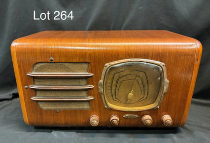 Mantola R-405 Tube Wood Case Radio