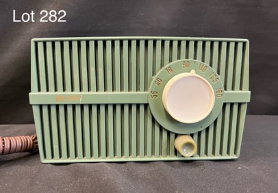 1952 Firestone 4A-102 "Air Chief" Tube Radio