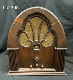 1931 Philco 70 'Baby Grand' Tube Cathedral Radio