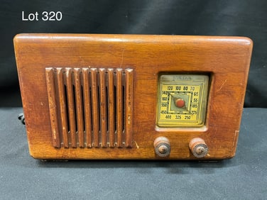 1940s Fada 209 Tube Radio