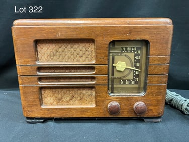 1946 BF Goodrich Mantola R-150 Tube Radio