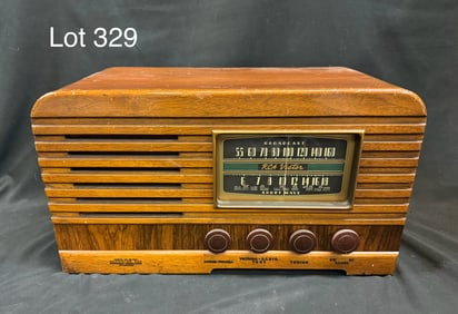 1940 RCA 16T2 Tube Table Radio