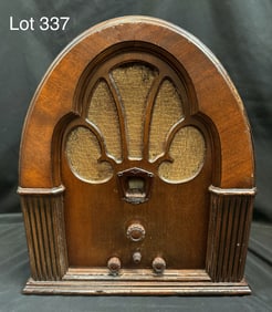1931 Philco 70 'Baby Grand' Tube Cathedral Radio