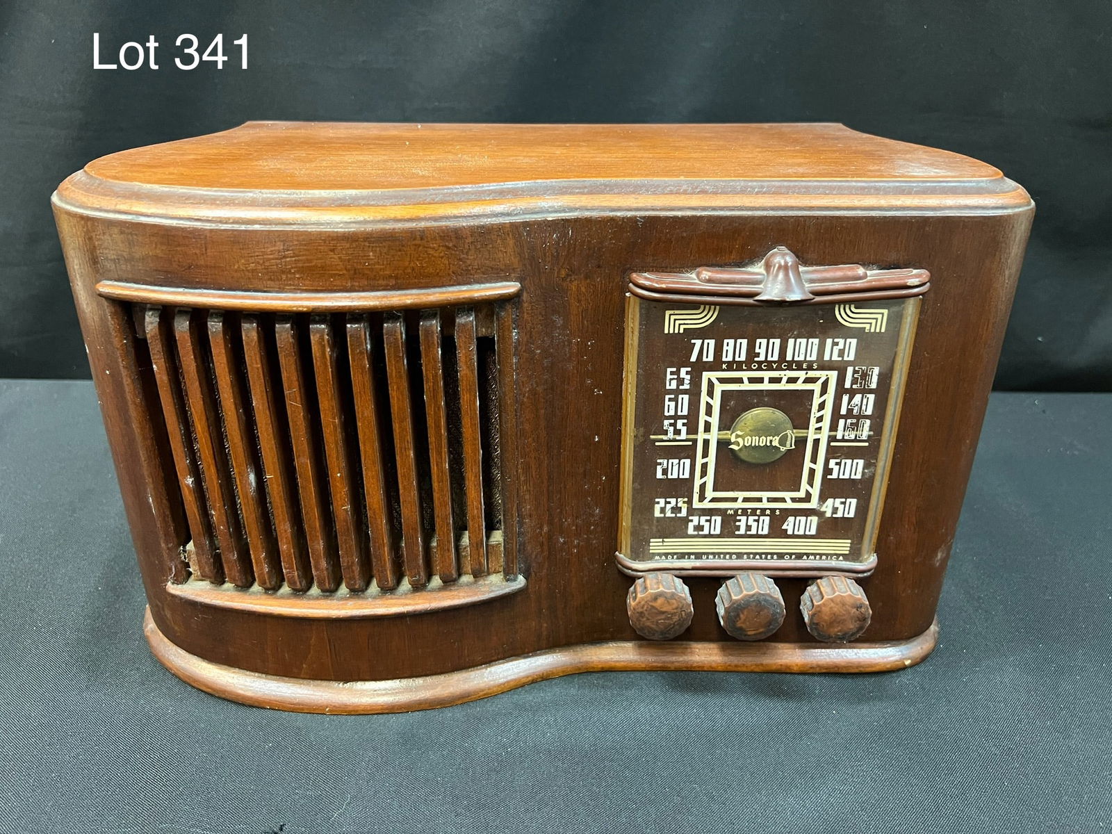 1946 Sonora RCU-208 Tube Radio (1 of 8)