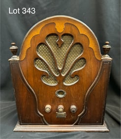 Antique Ware SB Tube Cathedral Radio