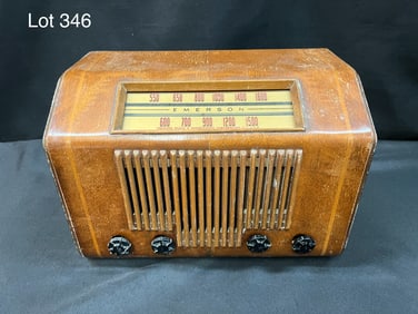 1940s Emerson 439 Tube Radio