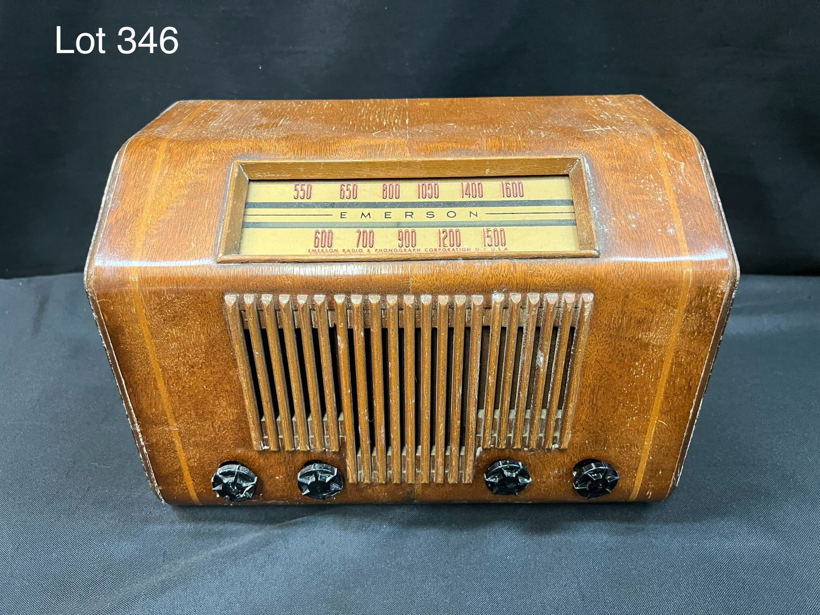 1940s Emerson 439 Tube Radio (1 of 6)