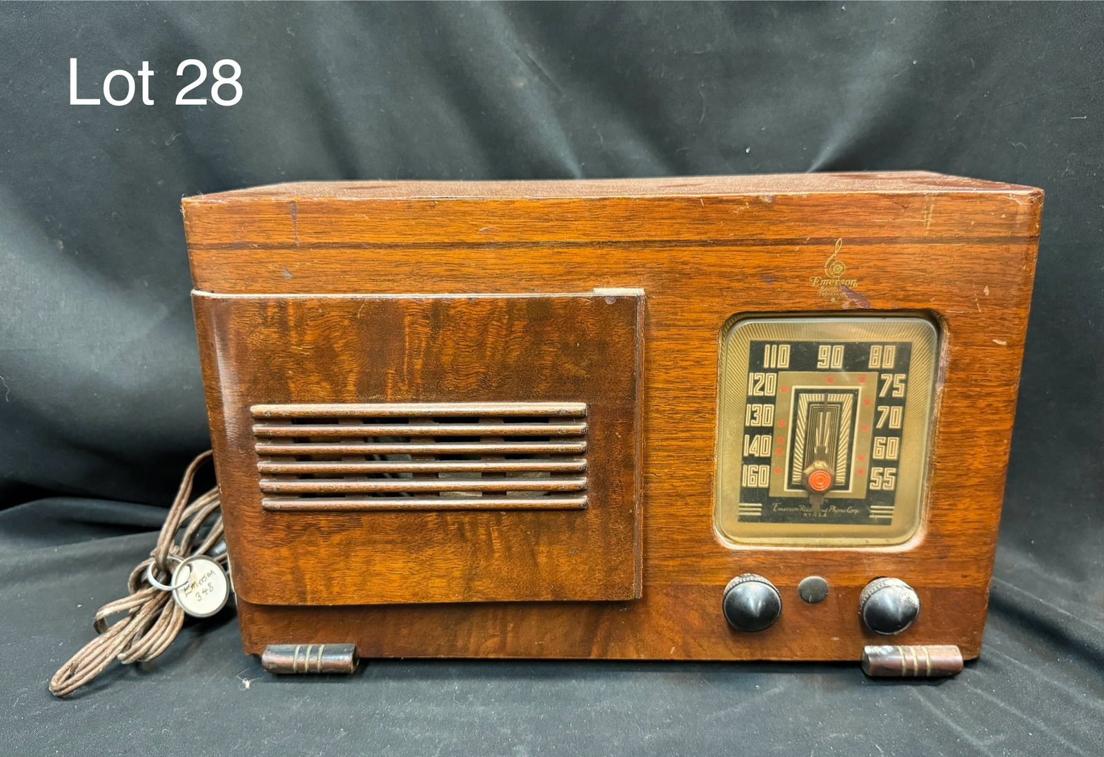 1940 Emerson DR1-343 Tube Table Radio (1 of 7)