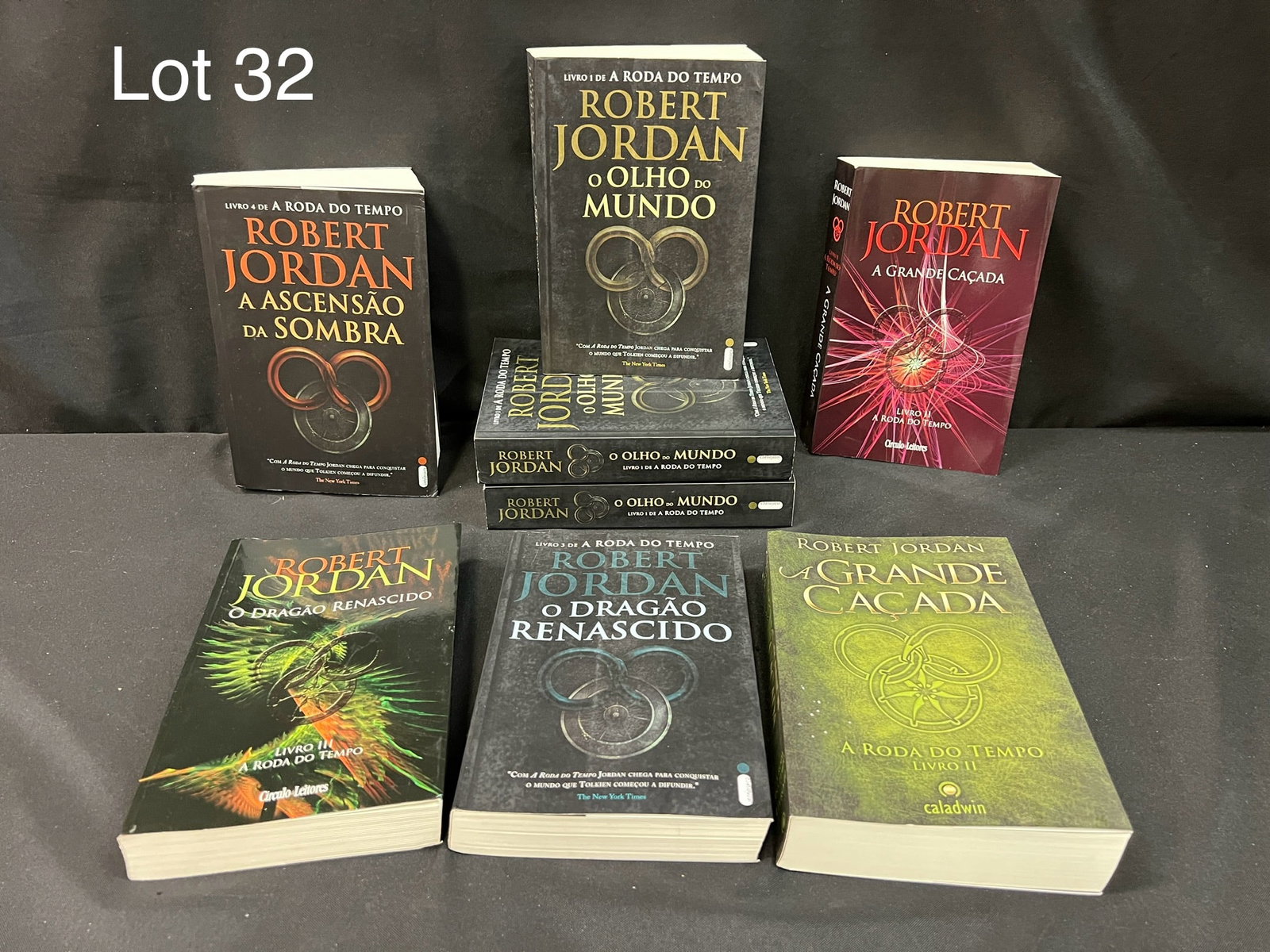 Lot of Portuguese Edition Robert Jordan Books: A lot of eight Portuguese edition books from Robert Jordan's 'The Wheel of Time' series. Includes books from The Eye of the World, The Great Hunt, The Dragon Reborn, and The Shadow Rising.
