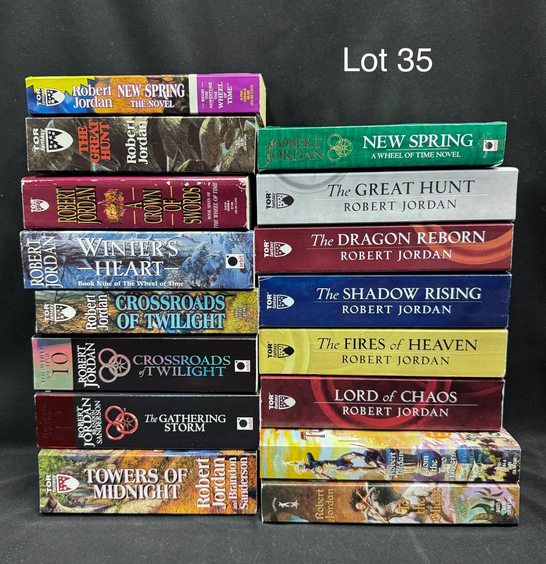 Lot of Robert Jordan 'The Wheel of Time' Paperback Books (1 of 6)