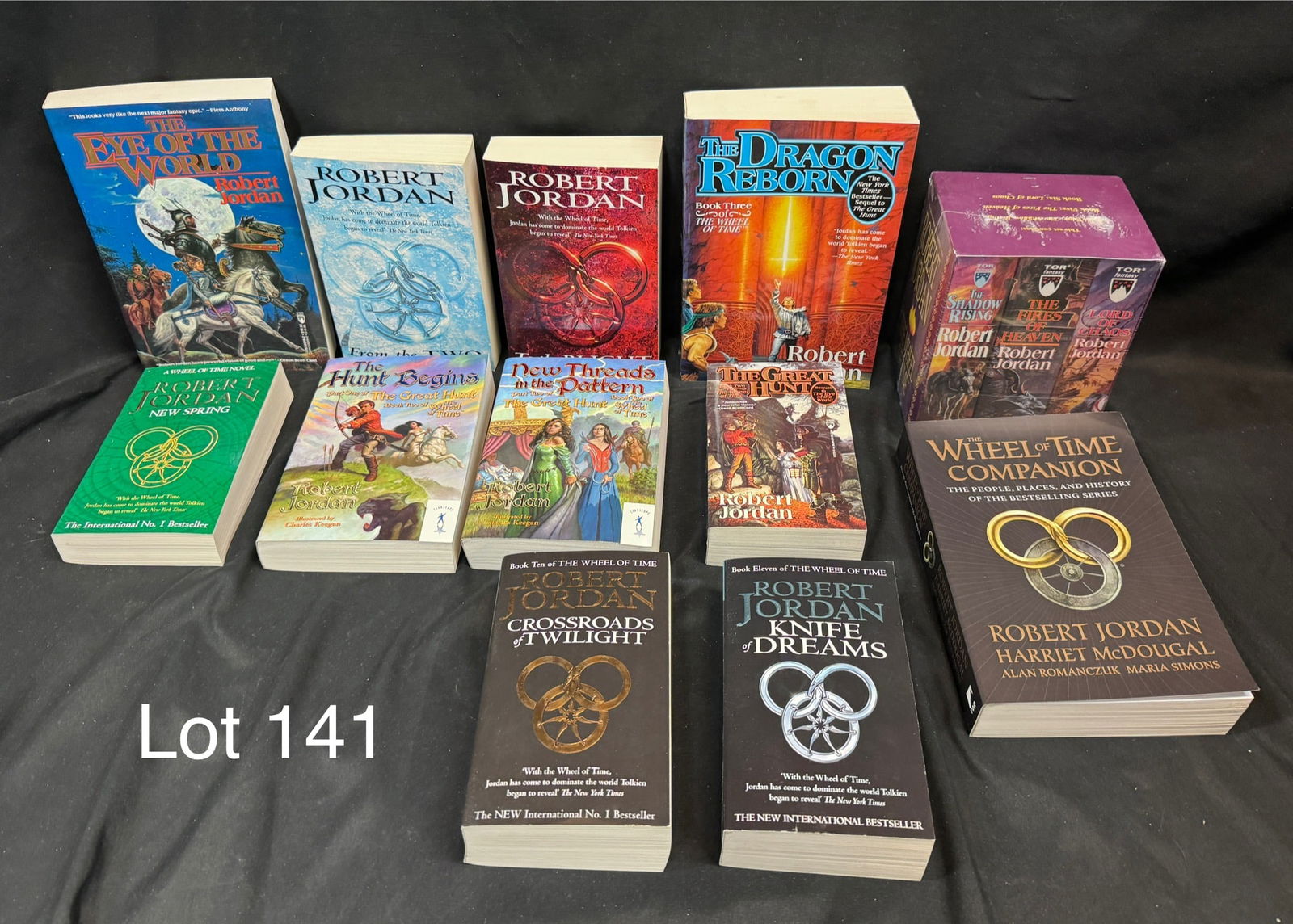 Lot of Robert Jordan 'The Wheel of Time' Paperback Novels (1 of 8)
