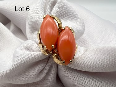 14 Kt Yellow Gold Coral Ring