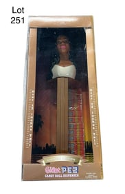 Limited Edition VH1 "New York Goes To Hollywood" Giant PEZ Dispenser