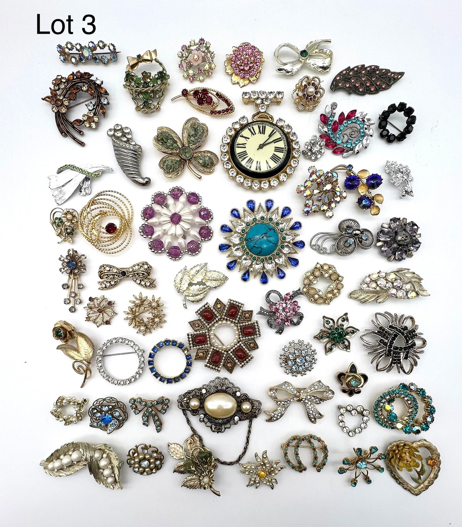 Very Nice Assortment of Vintage Brooches: A very nice assortment of vintage brooches in gemstone, faux pearl, marcasite, and gold and silver tones