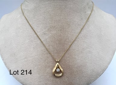 14K Gold Diamond Pendant Necklace