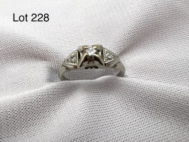 Vintage Art Deco 18K Gold Diamond Ring