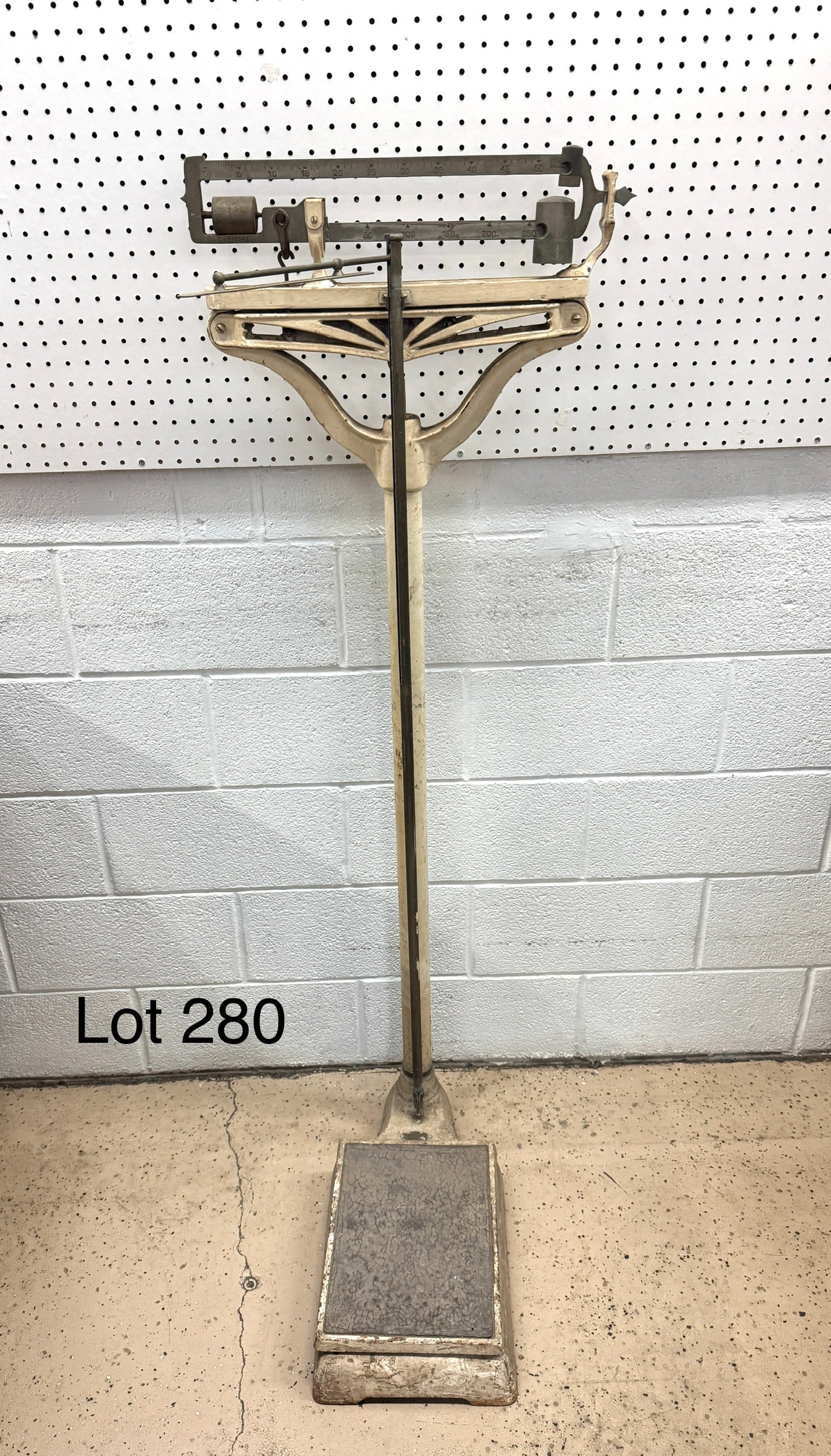 Antique Chicago Scale Co. Doctor's Office Scale: An antique cast iron doctor's office standing scale marked from the Chicago Scale Co. and Mason, Davies & Co. Also shows mark "D4 No. 2244" 59 1/4" tall **PICK UP ONLY**