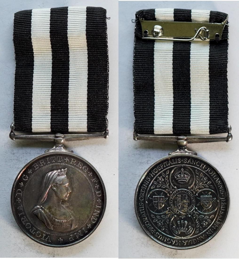 Militaria Medal;  Service Medal Of The Order Of St John - a distinguished service award for members (1 of 1)