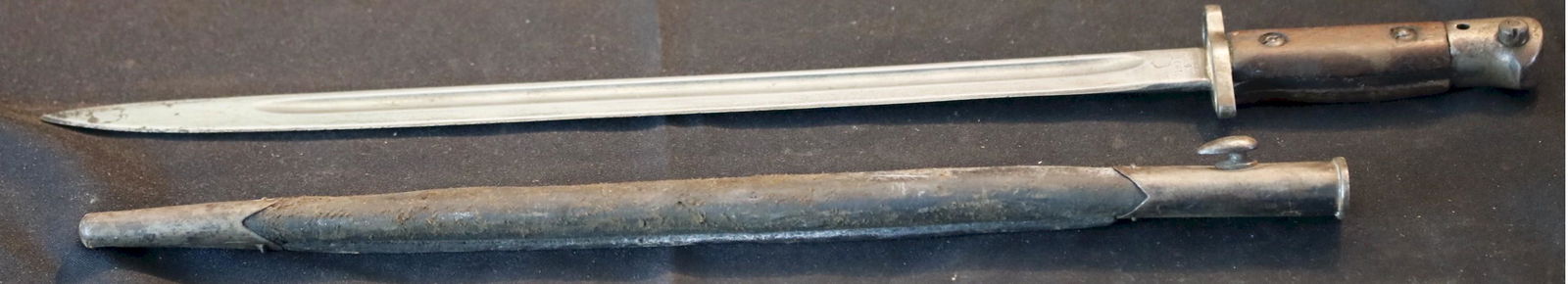 Militaria;  Bayonet & Scabbard -  British Pattern 1907 example (1 of 1)