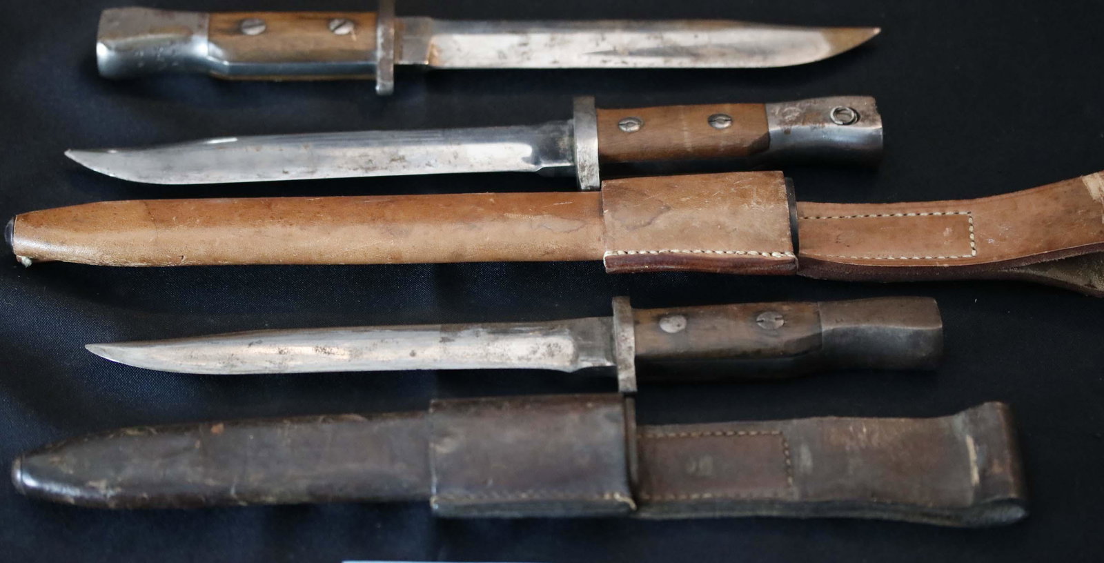 Militaria; Bayonet & Scabbard - Canadian WWI Ross Rifle Bayonet Converted to Fighting Knife with: Militaria; Bayonet & Scabbard - Canadian WWI Ross Rifle Bayonet Converted to Fighting Knife with Scabbard. 7 1/2 inche blade. Lot of 3 issues 2 w/scabbards only.
