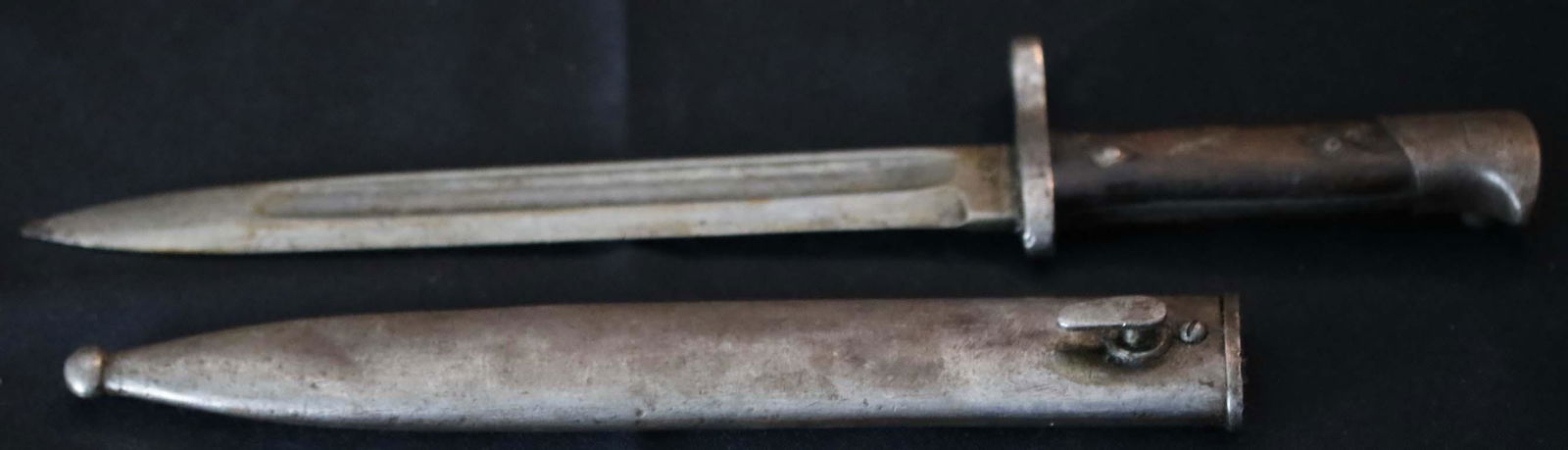 Militaria; Bayonet & Scabbard - German K98 Bajoner with scabbard. #14726: Militaria; Bayonet & Scabbard - German K98 Bajoner with scabbard. #14726