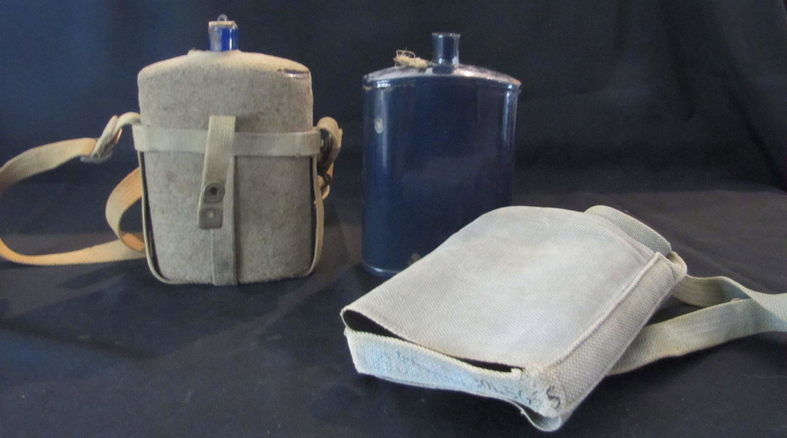 Militaria; Vintage Canteen - looks to be RAF Mk VII bottle enamelled blue look with loop at the: Militaria; Vintage Canteen - looks to be RAF Mk VII bottle enamelled blue look with loop at the side of the neck for attaching the stopper cord. Lot of 2 issues both in pouches. on in original felt co