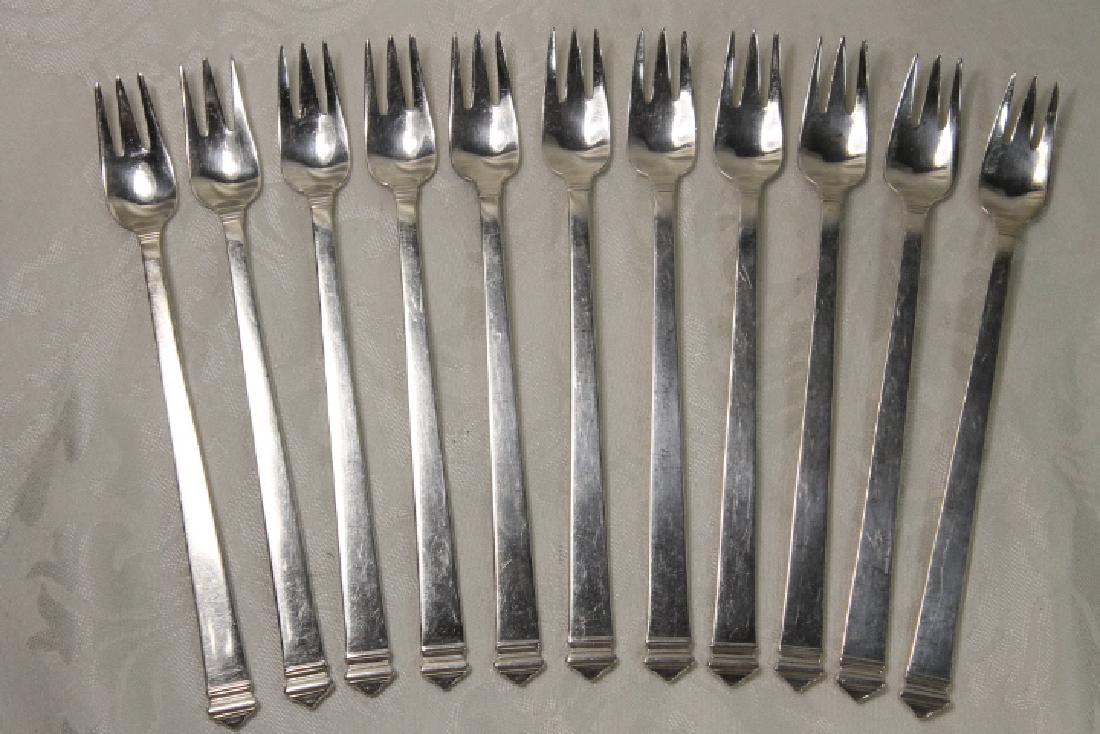 Tiffany Sterling "Hampton" Oyster Forks (1 of 7)
