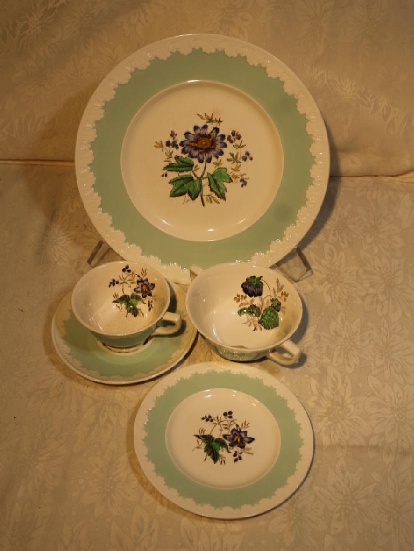 71 Pc Wedgwood Dinner Service (1 of 2)