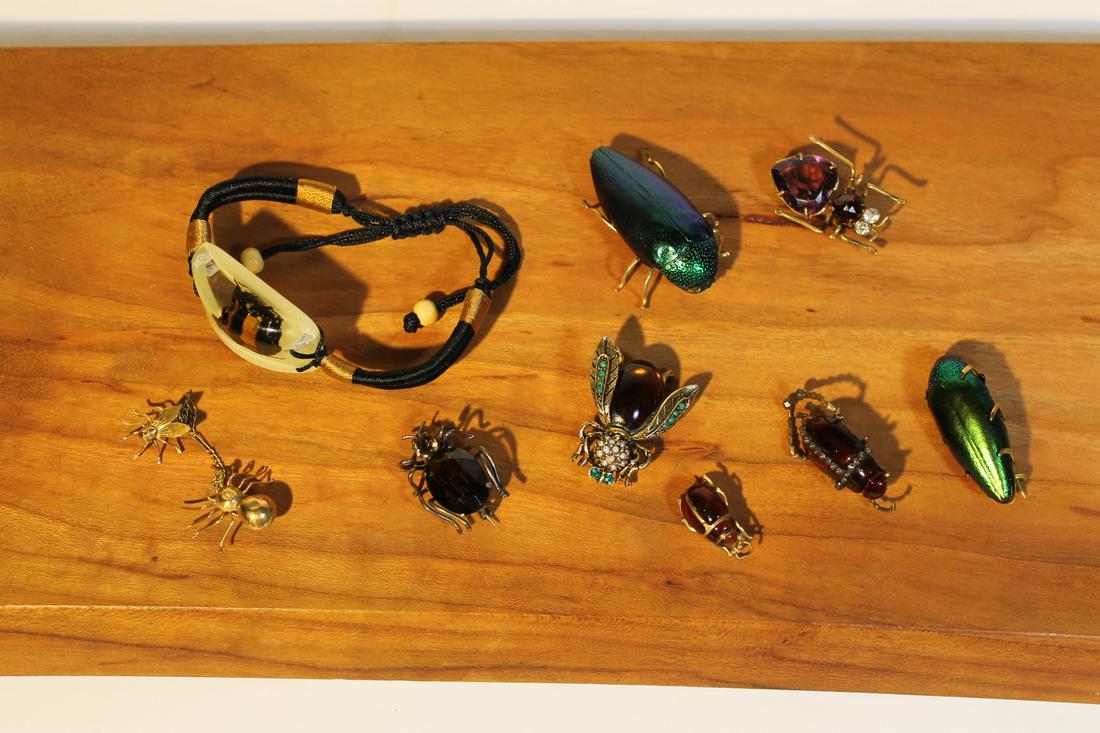 Misc lot of costume jewelry including clear lucite (1 of 3)