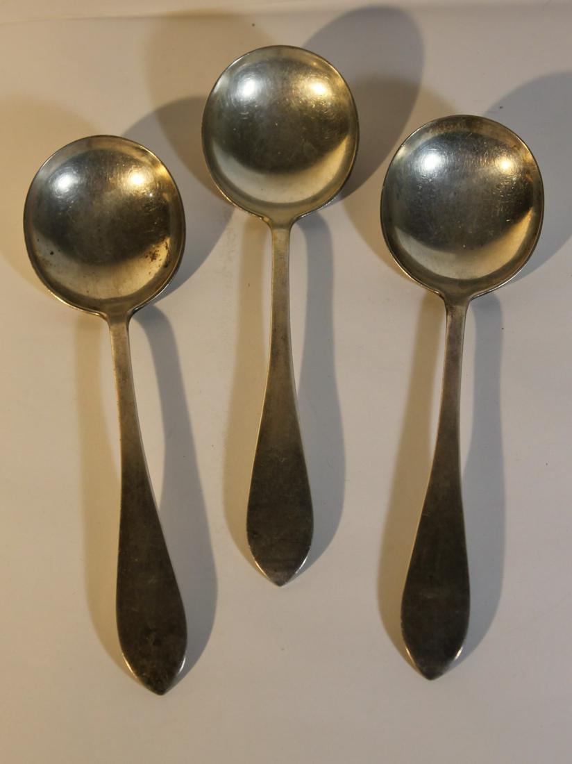 Lot of 3 matching silver servers, 7" long and weight is (1 of 3)