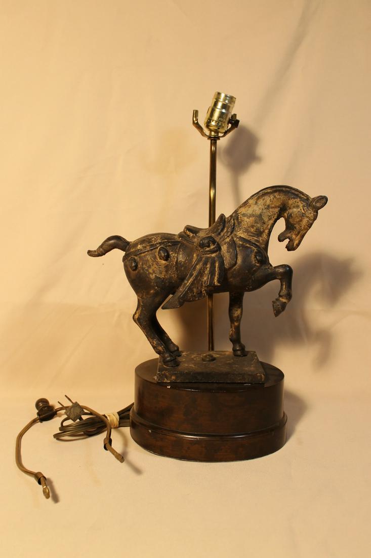 Iron horse figure, made into lamp, horse figure size is (1 of 5)