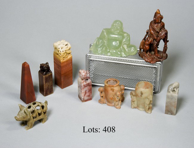 Misc lot of soapstone carved miniatures along wit: Misc lot of soapstone carved miniatures along with stone budha