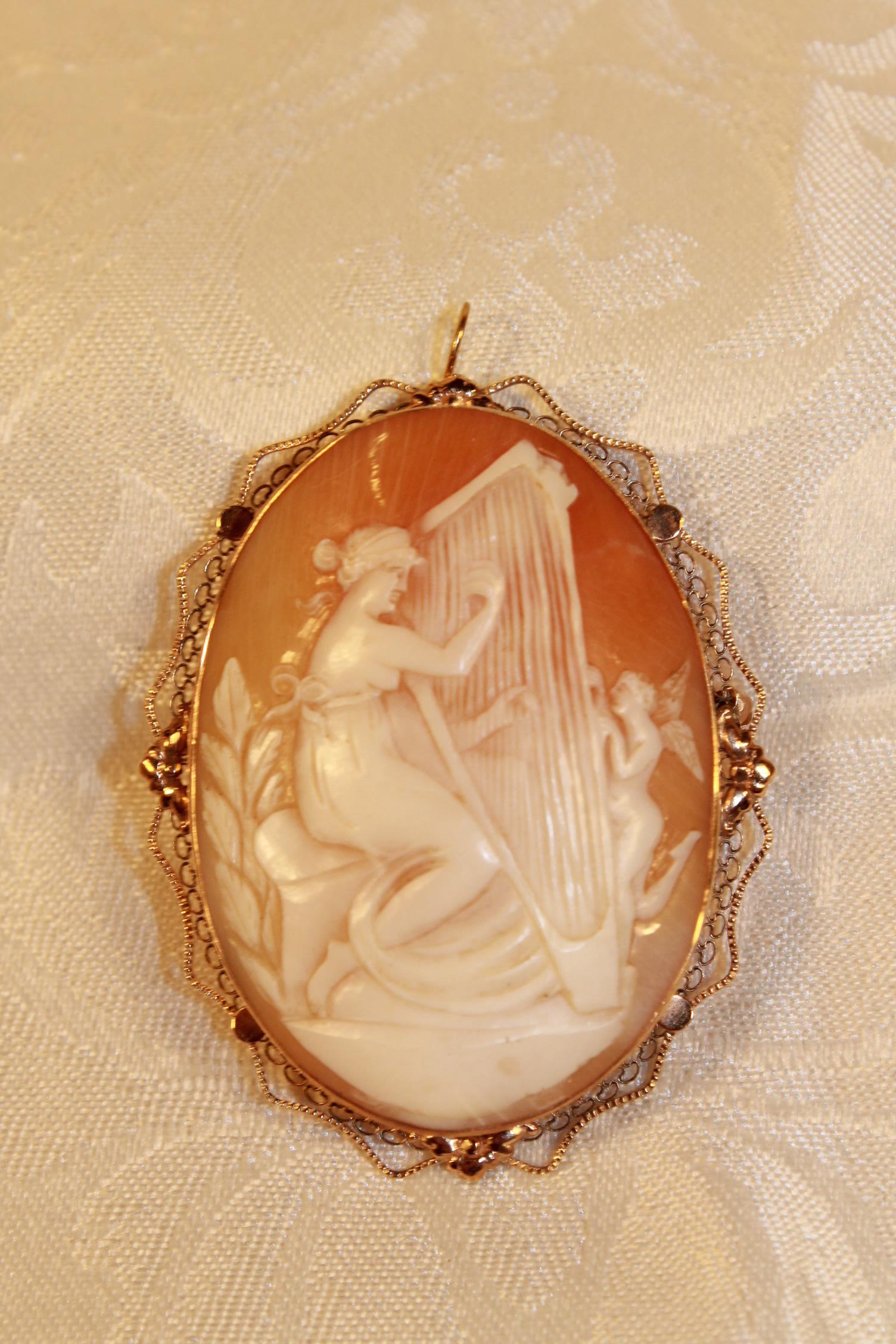Shell Cameo in 14 Kt Gold Setting (1 of 2)