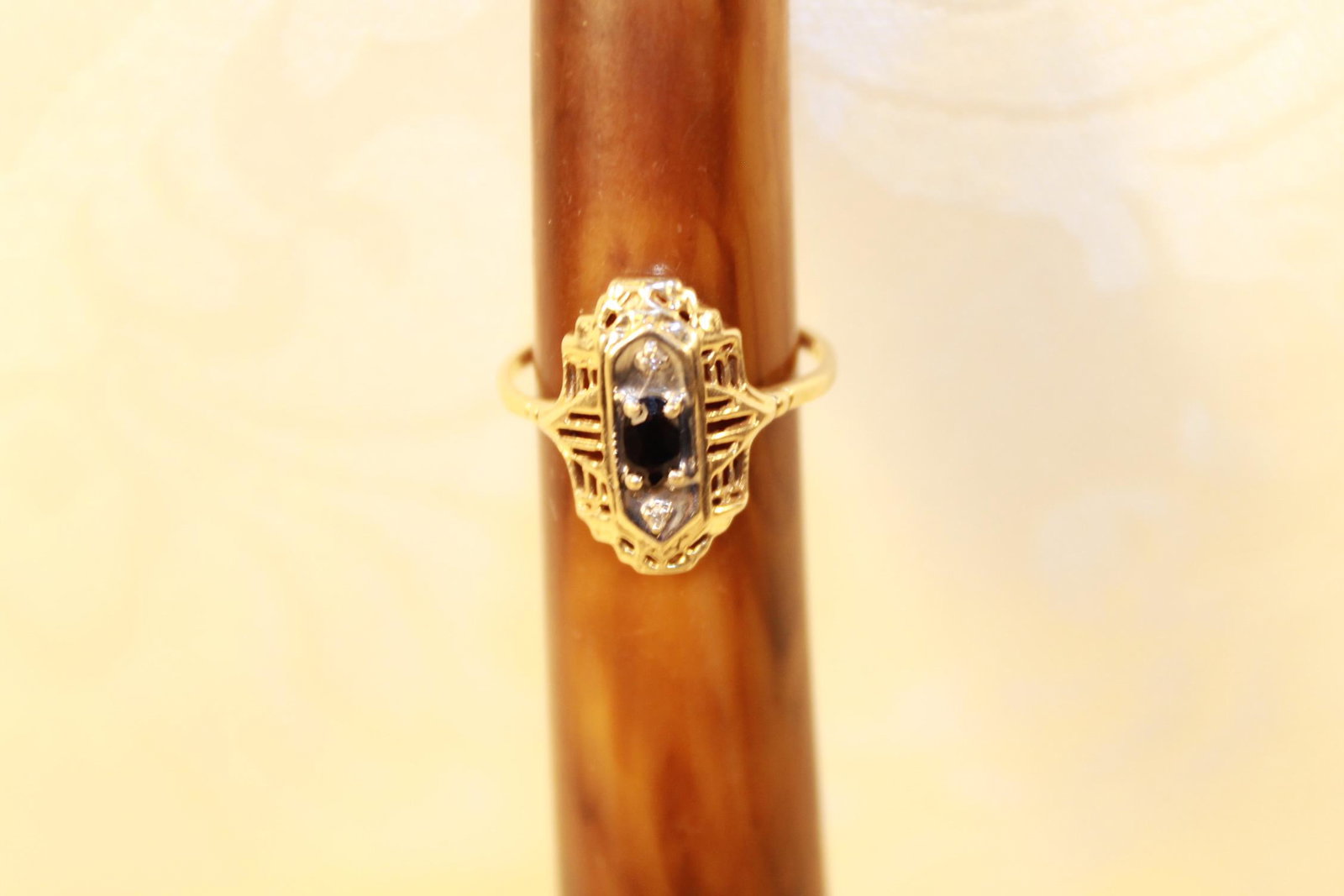 Black Onyx & 14 kt Gold Ring: Black onyx & marked 14kt gold setting, ring size is 6 1/2