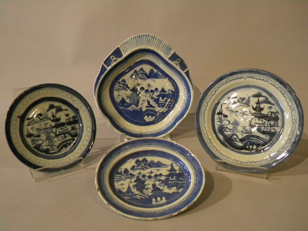 lot of 4 canton plates, 7 1/2" oval 7 1/4" round 8: lot of 4 canton plates, 7 1/2" oval 7 1/4" round 8 1/2" round 10" salloped server