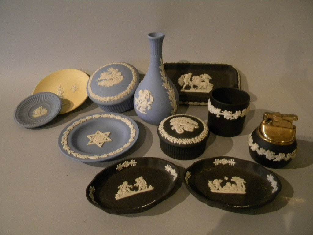 lot of wedgwood jasperware and basalt: lot of wedgwood jasperware and basalt