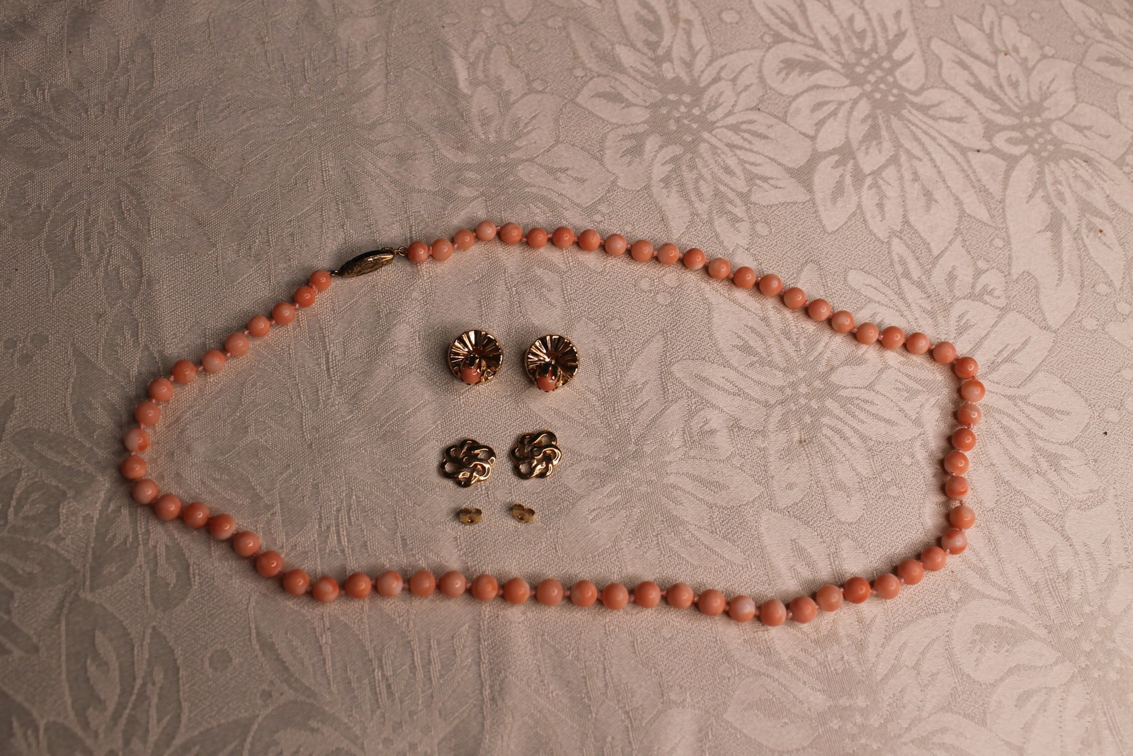 14kt & Coral Jewelry set (1 of 2)