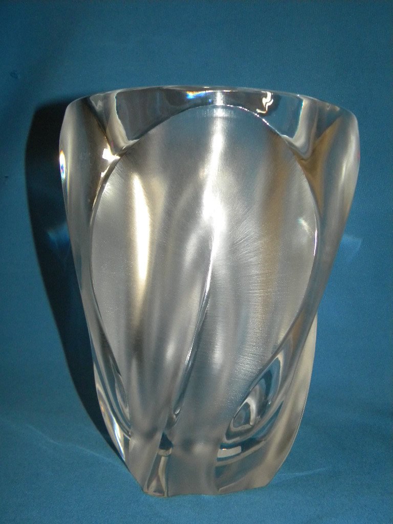 Lalique "Ingrid" Vase: Signed Lalique "Ingrid" Vase, size is 10 1/4" x 8 1/2" diameter.