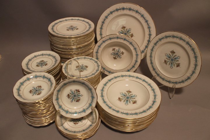 112. Coalport "Geneva" pattern partial dinner service: 7 1/2" bowl, 10 3/4" plate, 23pcs of 5 1/4" bowl, 9 pcs 8 3/4" bowl, 11 pcs of 8 1/2" plates, 25 pcs of 8" plates, 26 pcs of 5 3/4" plates, 26 pcs of 5 3/4" saucers. All are in very good condition and