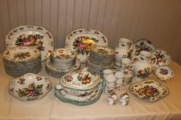 Williamsburg Duke of Gloucester Porcelain: 64 pcs of Duke of Gloucester porcelain by Motadeheh. This is a great quality reproduction porcelain of "The Duke of Gloucester circa 1770.It includes 1-12 x 8 covered casserole 2 veggie servers 10 x12
