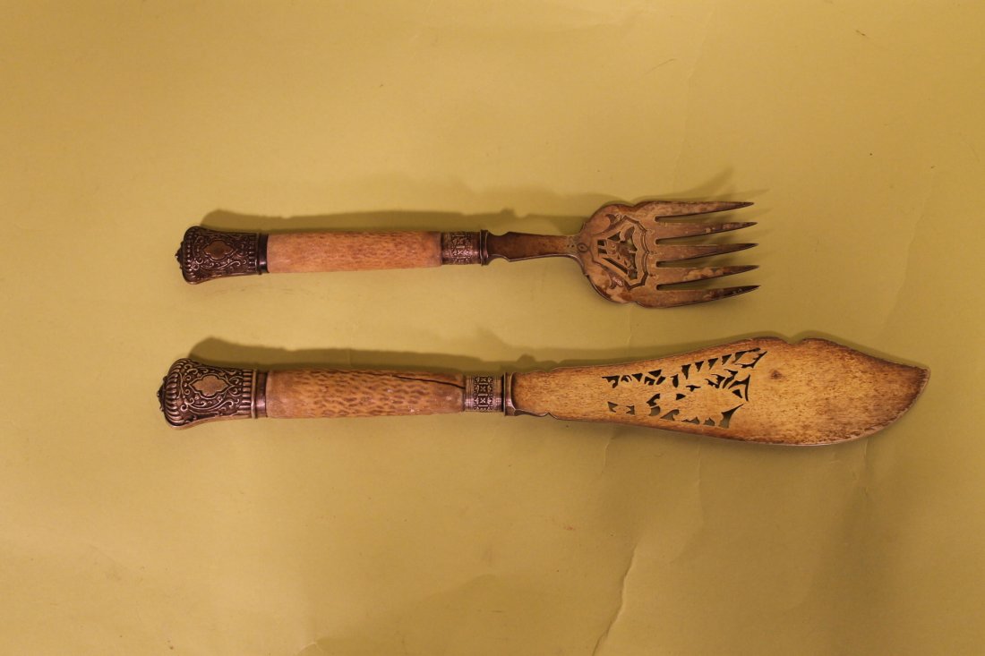 Silver & Horn Fish Set: Fish knife and fork made of silver and horn, hallmarked HB & H with a 6 point star.